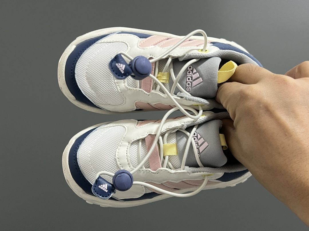 “Adidas Classic Sneakers: High-Quality Leather Collage in 24-37 Yards” - 图片 2
