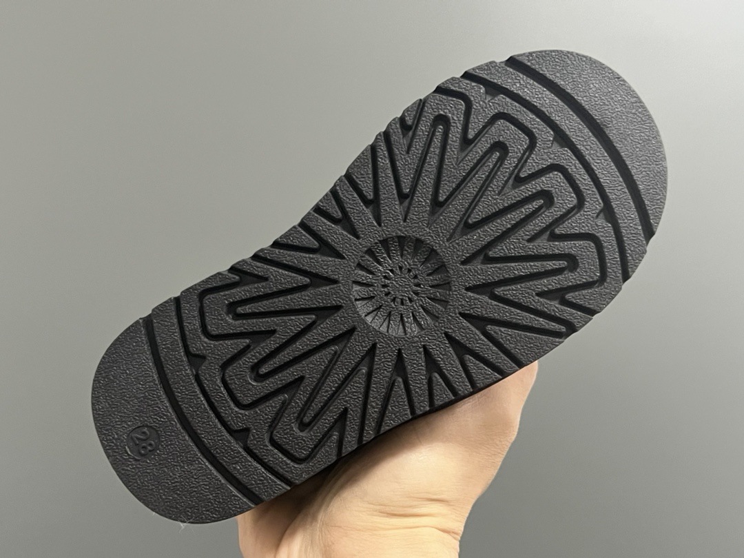 图片[7]-UGG民族风儿童低帮雪地靴 尺码：25-37码 经典UGG系列❄️ 民族风细节，质感满满💯 内里加绒加厚，保暖又舒适☁️ 橡胶耐克防滑大底，脚感超赞👍🏻-选品中心