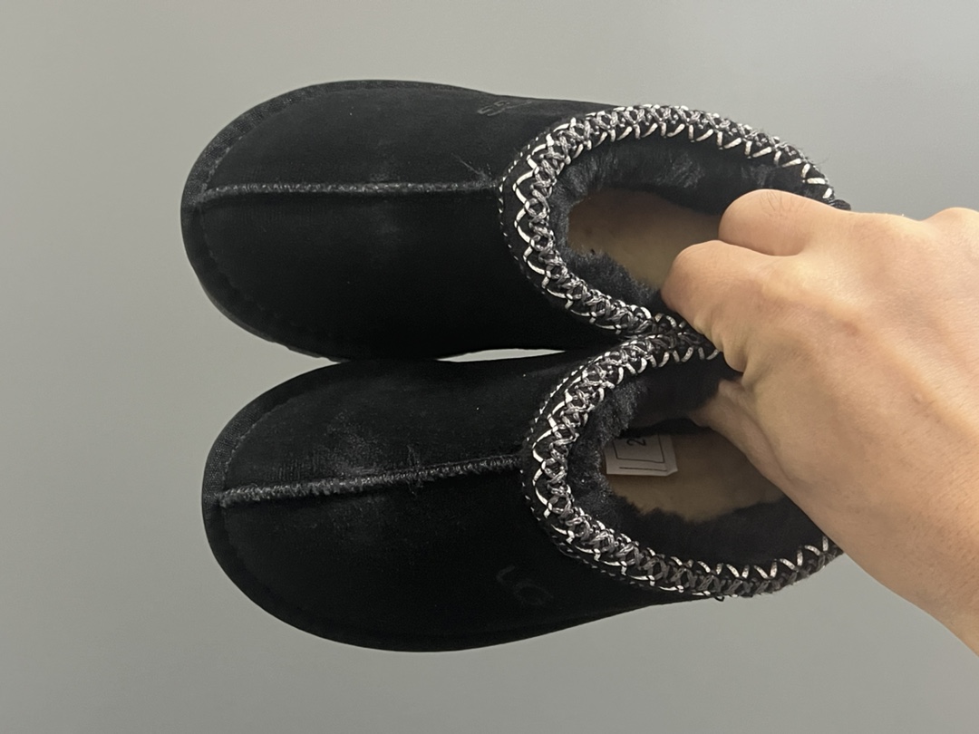 UGG民族风儿童低帮雪地靴 尺码：25-37码 经典UGG系列❄️ 民族风细节，质感满满💯 内里加绒加厚，保暖又舒适☁️ 橡胶耐克防滑大底，脚感超赞👍🏻-选品中心