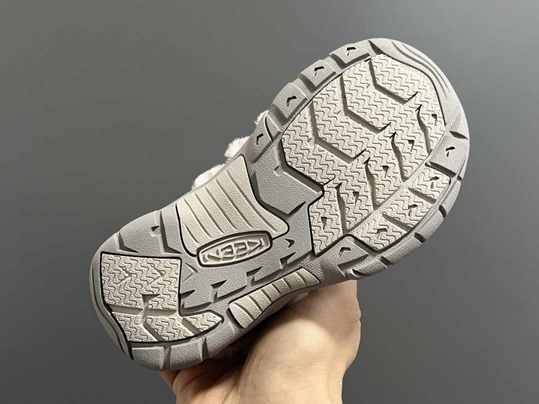 图片[5]-加绒KEEN冬季新款毛毛户外儿童登山鞋 尺码：24-37码 超赞的PARK shop联名系列🆕 毛毛拼接鞋面，质感超赞👍🏻 户外登山的保护鞋头✌🏻 橡胶耐磨防滑大底✔️ 脚感超赞超舒适☁️-选品中心