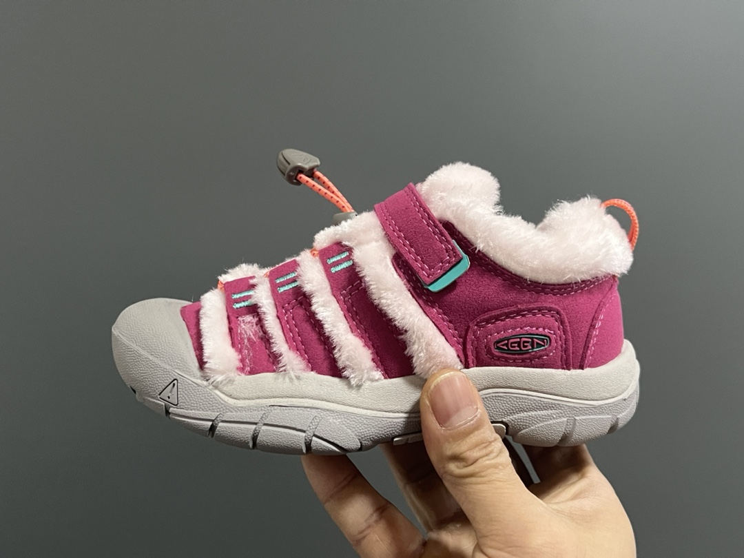 图片[4]-加绒KEEN冬季新款毛毛户外儿童登山鞋 尺码：24-37码 超赞的PARK shop联名系列🆕 毛毛拼接鞋面，质感超赞👍🏻 户外登山的保护鞋头✌🏻 橡胶耐磨防滑大底✔️ 脚感超赞超舒适☁️-选品中心