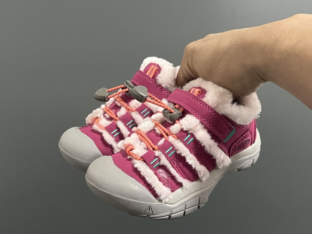 图片[2]-加绒KEEN冬季新款毛毛户外儿童登山鞋 尺码：24-37码 超赞的PARK shop联名系列🆕 毛毛拼接鞋面，质感超赞👍🏻 户外登山的保护鞋头✌🏻 橡胶耐磨防滑大底✔️ 脚感超赞超舒适☁️-选品中心