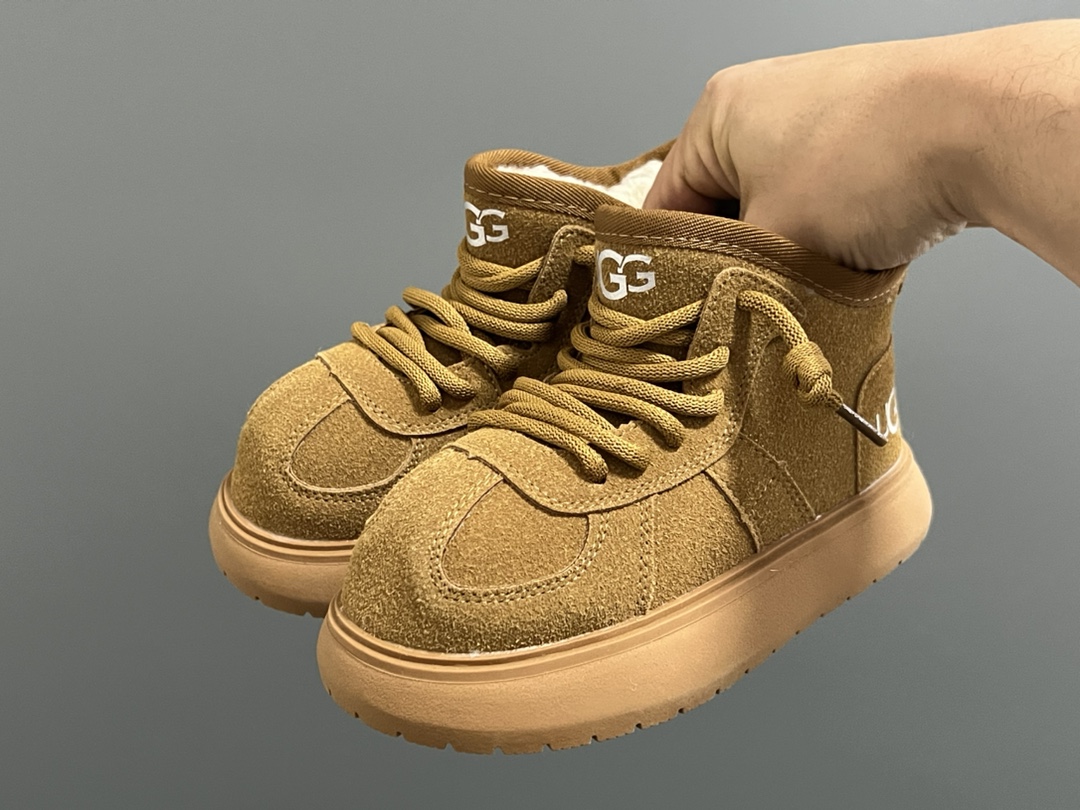 图片[2]-U家新款大标卡皮巴拉儿童雪地靴 尺码：26-38码 经典UGG系列🆕 优质皮料拼接，质感满满💯 内里加绒保暖又舒适❄️ 经典大标，时尚又百搭❤️-选品中心