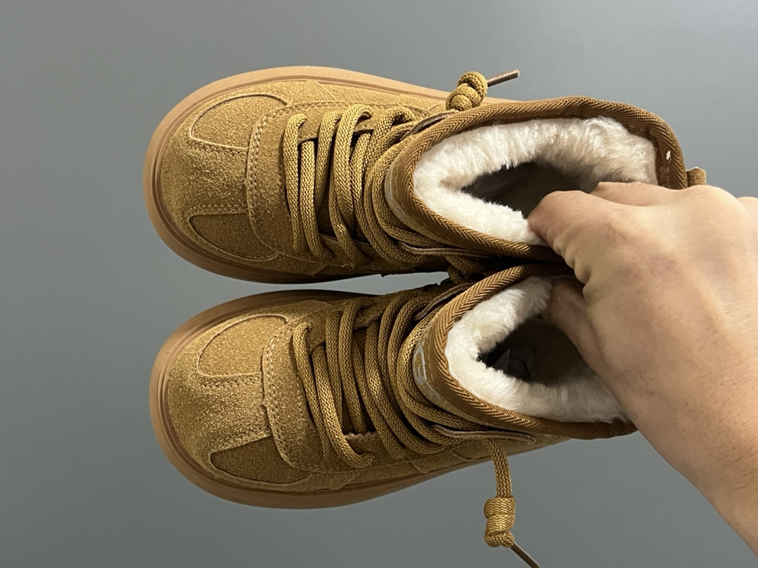 U家新款大标卡皮巴拉儿童雪地靴 尺码：26-38码 经典UGG系列🆕 优质皮料拼接，质感满满💯 内里加绒保暖又舒适❄️ 经典大标，时尚又百搭❤️-选品中心