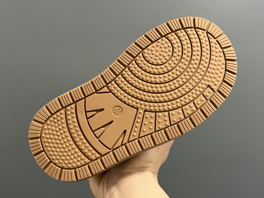 图片[5]-U家新款大标卡皮巴拉儿童雪地靴 尺码：26-38码 经典UGG系列🆕 优质皮料拼接，质感满满💯 内里加绒保暖又舒适❄️ 经典大标，时尚又百搭❤️-选品中心