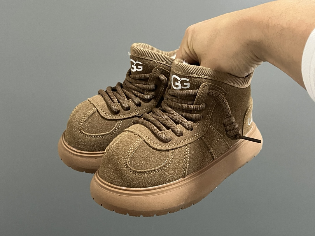 U家新款大标卡皮巴拉儿童雪地靴 尺码：26-38码 经典UGG系列🆕 优质皮料拼接，质感满满💯 内里加绒保暖又舒适❄️ 经典大标，时尚又百搭❤️-选品中心