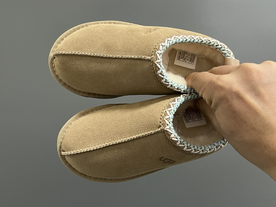 U家新款塔茨儿童亲子一脚蹬棉鞋 尺码：26-39码 经典UGG塔茨系列🆕 正确版来袭🔥 细节做工超精致 超轻EVA大底，脚感超赞👍🏻-选品中心