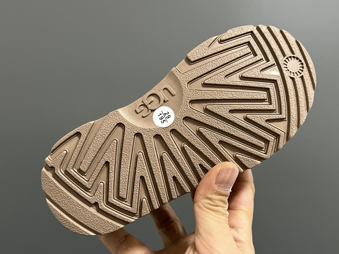 图片[8]-U家新款塔茨儿童亲子一脚蹬棉鞋 尺码：26-39码 经典UGG塔茨系列🆕 正确版来袭🔥 细节做工超精致 超轻EVA大底，脚感超赞👍🏻-选品中心