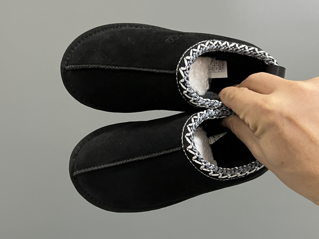 U家新款塔茨儿童亲子一脚蹬棉鞋 尺码：26-39码 经典UGG塔茨系列🆕 正确版来袭🔥 细节做工超精致 超轻EVA大底，脚感超赞👍🏻-选品中心