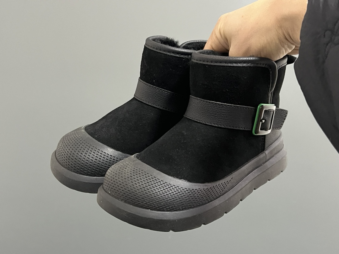 图片[2]-UGG新款卡扣皮毛一体儿童中帮雪地靴 尺码：26-37码 经典UGG系列❄️ 内里加绒加厚，暖暖过冬❄️ 精致卡扣，质感满满💯-选品中心