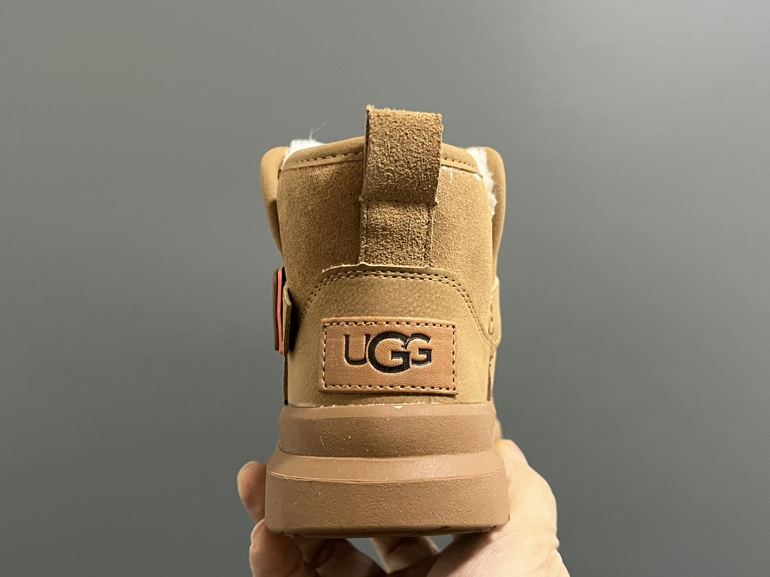 图片[7]-UGG新款卡扣皮毛一体儿童中帮雪地靴 尺码：26-37码 经典UGG系列❄️ 内里加绒加厚，暖暖过冬❄️ 精致卡扣，质感满满💯-选品中心