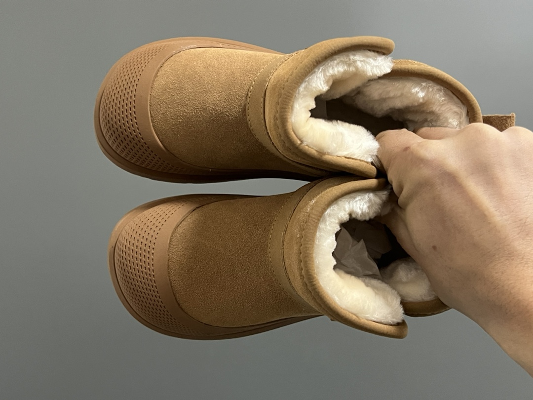 NO:552542,UGG's new buckle fur one-piece children's mid-top snow boots SIZE26-37 Classic UGG series Thickened velvet lining, warm in winter Exquisite buckles, full of texture, snow boots, boots,19860909UGG新款卡扣皮毛一体儿童中帮雪地靴 SIZE26-37码 经典UGG系列 内里加绒加厚,暖暖过冬 精致卡扣,质感满满,雪地靴,boots,,Children's