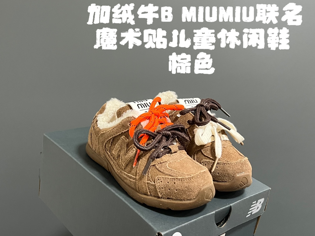 NO:552522,Velvet cow B MIUMIU co-branded Velcro children's casual shoes SIZE 24-37 size Intimate velvet lining Warm and comfortable High-quality leather, full of texture Rubber wear-resistant and non-slip outsole, the foot feel is self-evident, snow boots, miumiu, boots,19860909加绒牛B MIUMIU联名魔术贴儿童休闲鞋 SIZE24-37码 贴心的加绒内里 保暖又舒适 优质皮料,质感满满 橡胶耐磨防滑大底,脚感不言而喻,雪地靴,miumiu,boots,,Children's