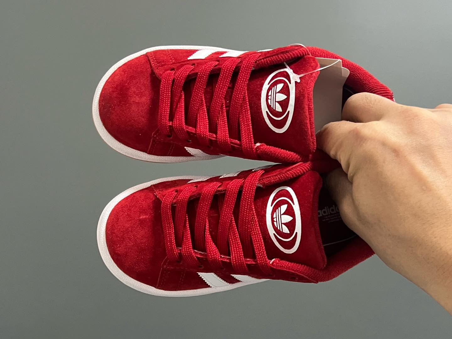 图片[2]-原单版 阿迪CAMPUS大小童儿童面包鞋 尺码：22-35码 经典CAMPUS面包鞋🆕 优质反毛皮，质感高级 大小童区分🆚，匠心打造❤️ 22-27码为魔术贴➕松紧带 28-35码为鞋带扣✔️ 橡胶耐磨防滑大底，脚感超赞👍🏻-选品中心