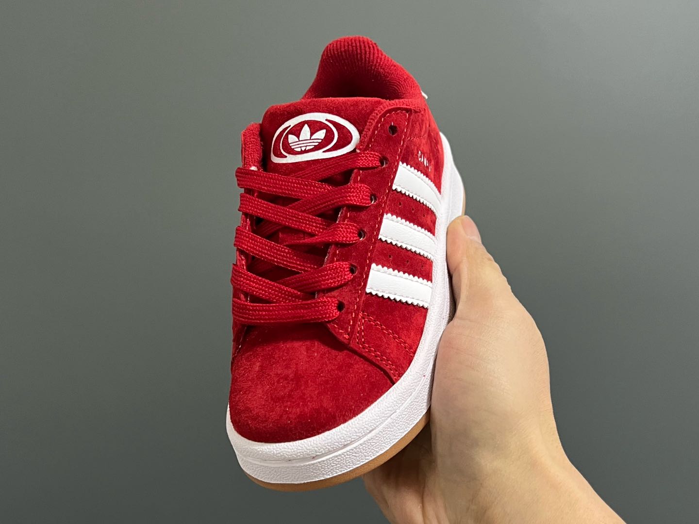 图片[3]-原单版 阿迪CAMPUS大小童儿童面包鞋 尺码：22-35码 经典CAMPUS面包鞋🆕 优质反毛皮，质感高级 大小童区分🆚，匠心打造❤️ 22-27码为魔术贴➕松紧带 28-35码为鞋带扣✔️ 橡胶耐磨防滑大底，脚感超赞👍🏻-选品中心