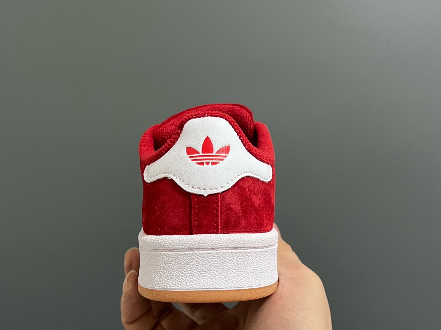 图片[6]-原单版 阿迪CAMPUS大小童儿童面包鞋 尺码：22-35码 经典CAMPUS面包鞋🆕 优质反毛皮，质感高级 大小童区分🆚，匠心打造❤️ 22-27码为魔术贴➕松紧带 28-35码为鞋带扣✔️ 橡胶耐磨防滑大底，脚感超赞👍🏻-选品中心