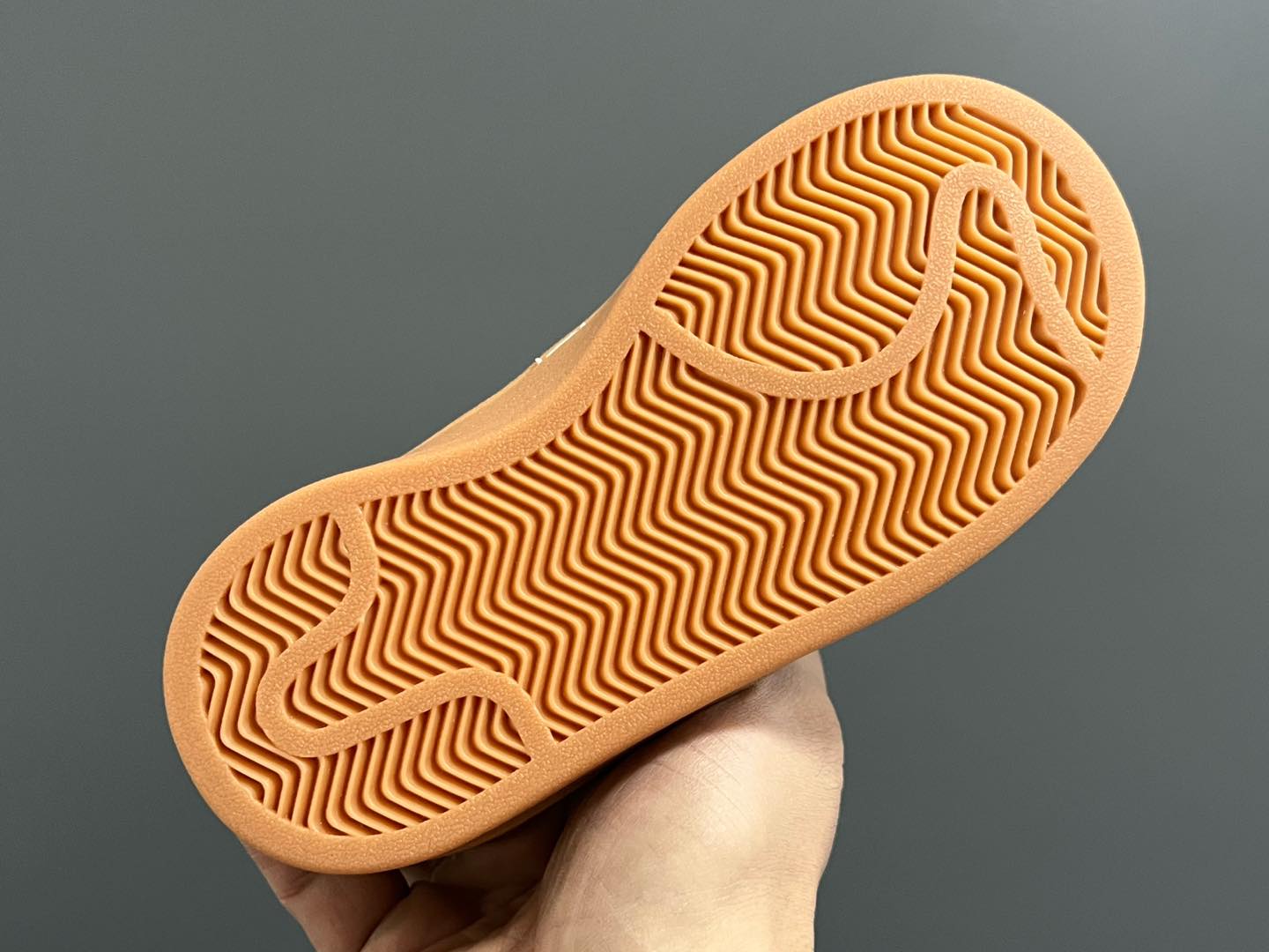 图片[5]-原单版 阿迪CAMPUS大小童儿童面包鞋 尺码：22-35码 经典CAMPUS面包鞋🆕 优质反毛皮，质感高级 大小童区分🆚，匠心打造❤️ 22-27码为魔术贴➕松紧带 28-35码为鞋带扣✔️ 橡胶耐磨防滑大底，脚感超赞👍🏻-选品中心