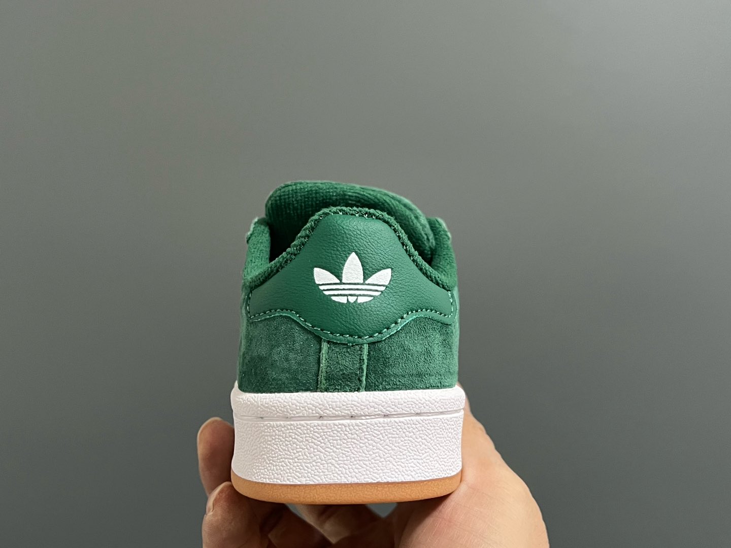 图片[5]-原单版 阿迪CAMPUS大小童儿童面包鞋 尺码：22-35码 经典CAMPUS面包鞋🆕 优质反毛皮，质感高级 大小童区分🆚，匠心打造❤️ 22-27码为魔术贴➕松紧带 28-35码为鞋带扣✔️ 橡胶耐磨防滑大底，脚感超赞👍🏻-选品中心