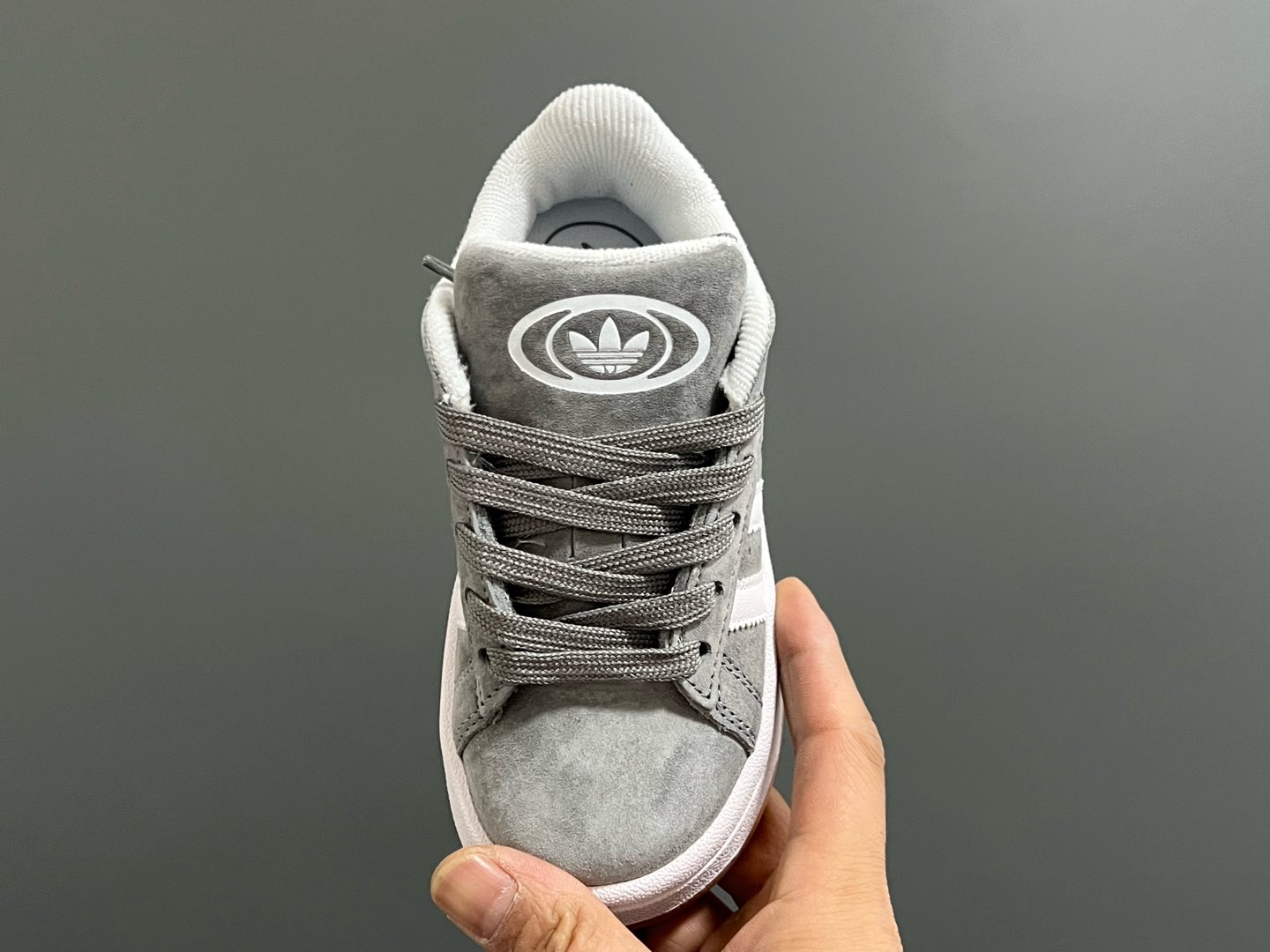 图片[8]-原单版 阿迪CAMPUS大小童儿童面包鞋 尺码：22-35码 经典CAMPUS面包鞋🆕 优质反毛皮，质感高级 大小童区分🆚，匠心打造❤️ 22-27码为魔术贴➕松紧带 28-35码为鞋带扣✔️ 橡胶耐磨防滑大底，脚感超赞👍🏻-选品中心