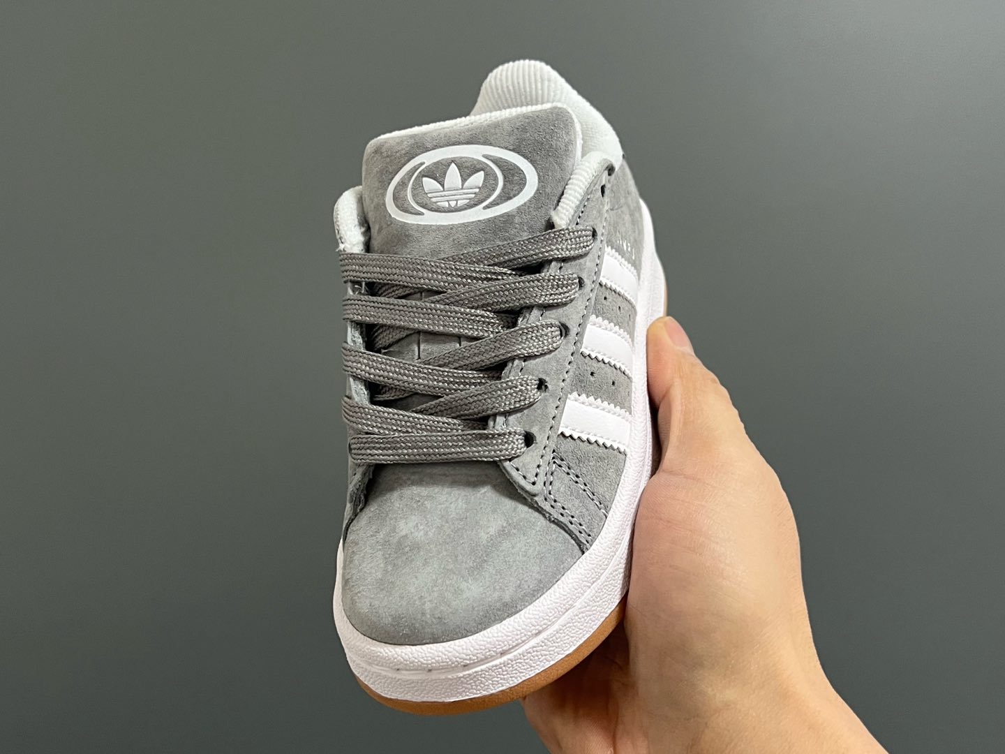 图片[3]-原单版 阿迪CAMPUS大小童儿童面包鞋 尺码：22-35码 经典CAMPUS面包鞋🆕 优质反毛皮，质感高级 大小童区分🆚，匠心打造❤️ 22-27码为魔术贴➕松紧带 28-35码为鞋带扣✔️ 橡胶耐磨防滑大底，脚感超赞👍🏻-选品中心