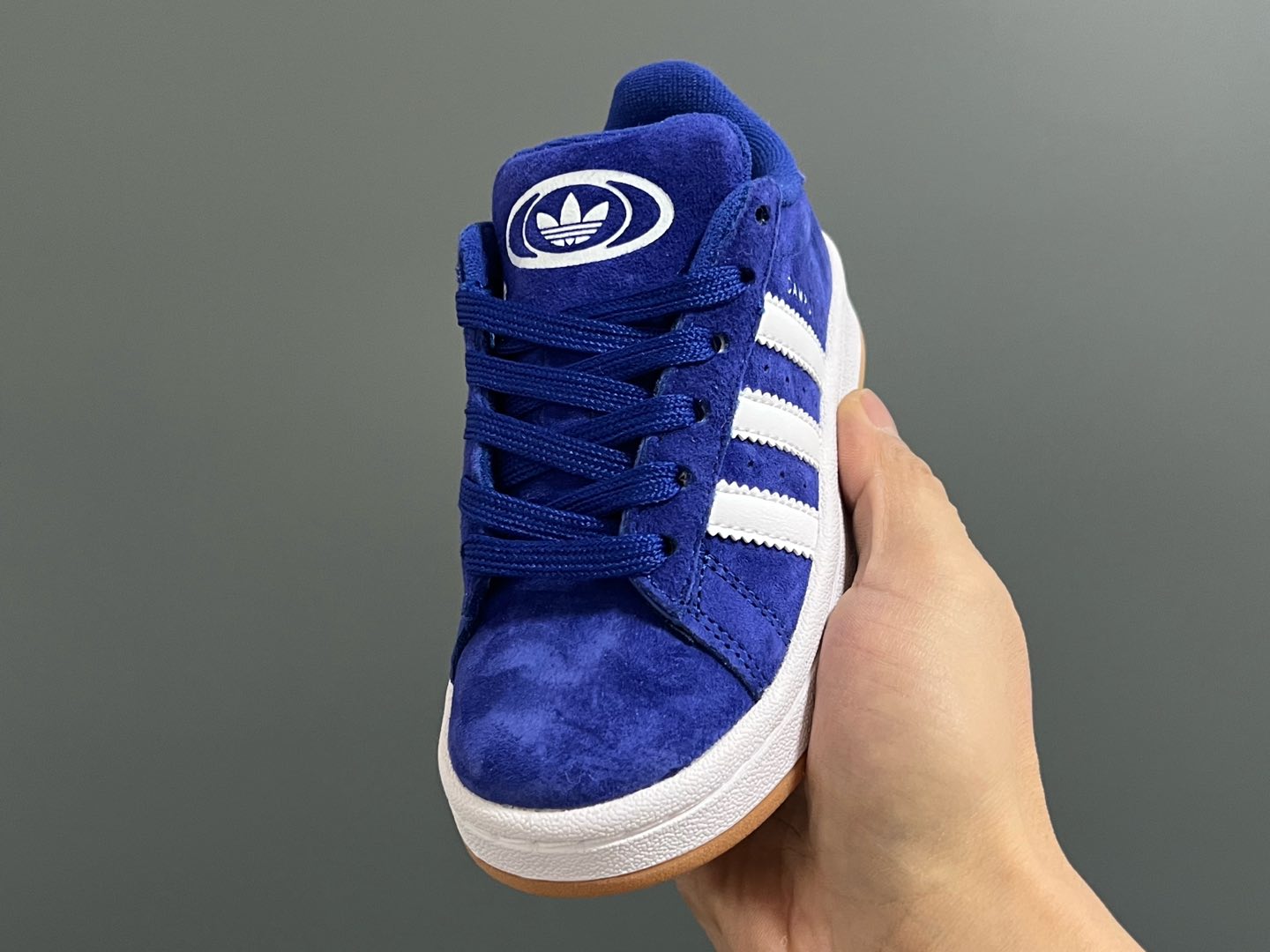 图片[3]-原单版 阿迪CAMPUS大小童儿童面包鞋 尺码：22-35码 经典CAMPUS面包鞋🆕 优质反毛皮，质感高级 大小童区分🆚，匠心打造❤️ 22-27码为魔术贴➕松紧带 28-35码为鞋带扣✔️ 橡胶耐磨防滑大底，脚感超赞👍🏻-选品中心