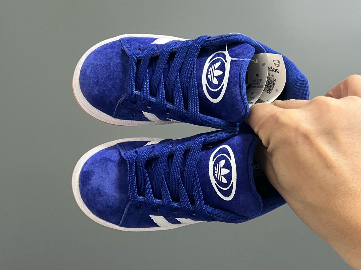 原单版 阿迪CAMPUS大小童儿童面包鞋 尺码：22-35码 经典CAMPUS面包鞋🆕 优质反毛皮，质感高级 大小童区分🆚，匠心打造❤️ 22-27码为魔术贴➕松紧带 28-35码为鞋带扣✔️ 橡胶耐磨防滑大底，脚感超赞👍🏻-选品中心