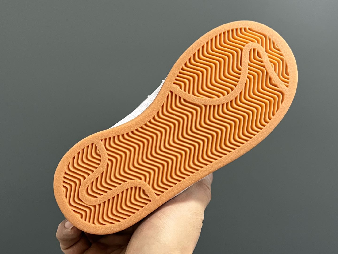 图片[8]-原单版 阿迪CAMPUS大小童儿童面包鞋 尺码：22-35码 经典CAMPUS面包鞋🆕 优质反毛皮，质感高级 大小童区分🆚，匠心打造❤️ 22-27码为魔术贴➕松紧带 28-35码为鞋带扣✔️ 橡胶耐磨防滑大底，脚感超赞👍🏻-选品中心