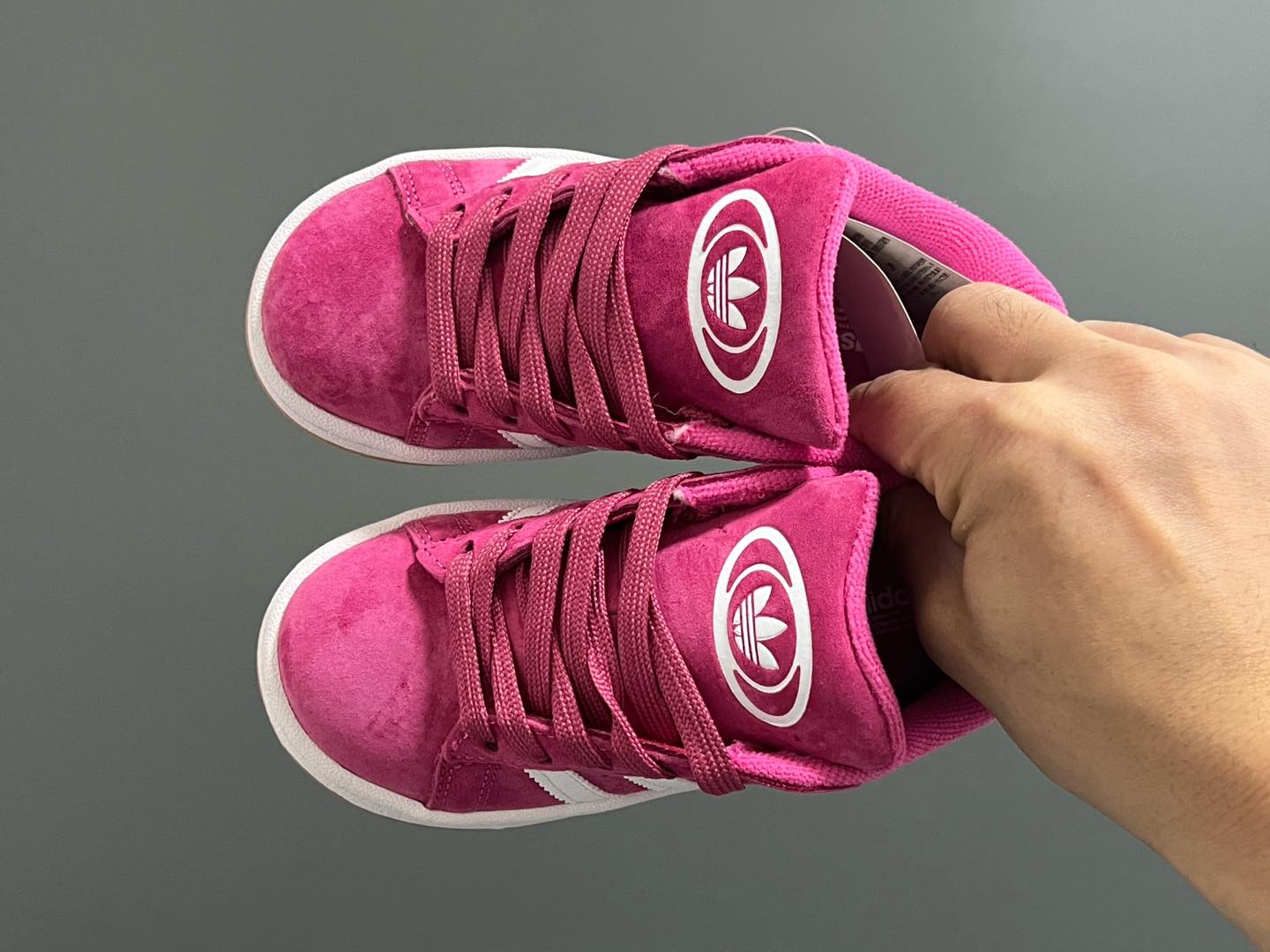 原单版 阿迪CAMPUS大小童儿童面包鞋 尺码:22-35码 经典CAMPUS面包鞋🆕 优质反毛皮,质感高级 大小童区分🆚,匠心打造❤️ 22-27码为魔术贴➕松紧带 28-35码为鞋带扣✔️ 橡胶耐磨防滑大底,脚感超赞👍🏻-选品中心