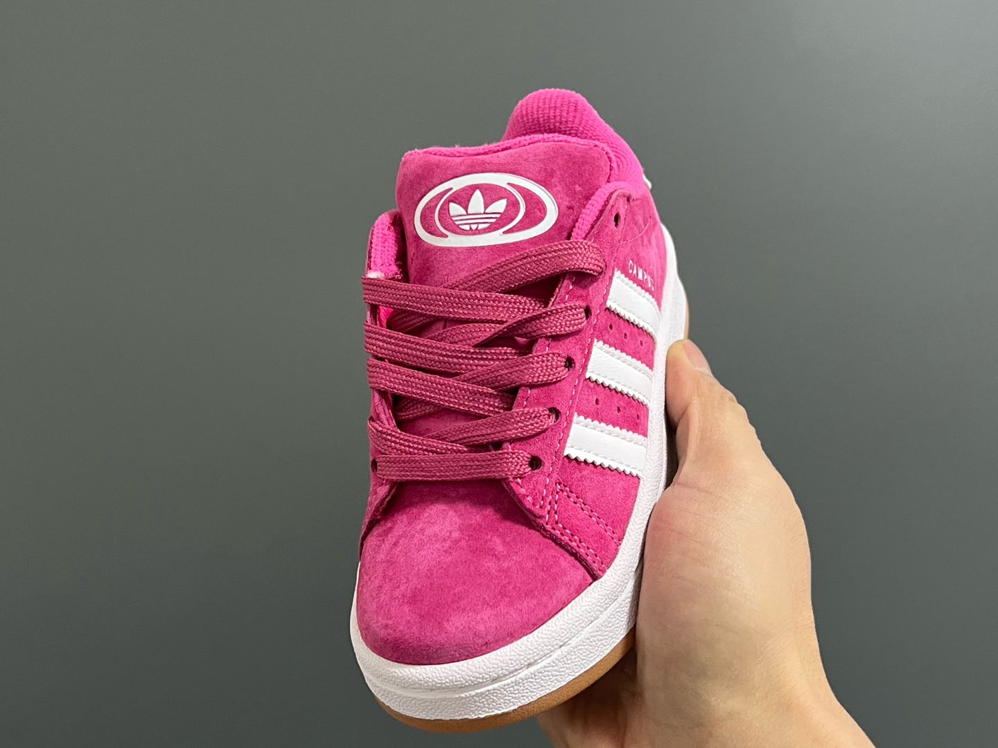 图片[3]-原单版 阿迪CAMPUS大小童儿童面包鞋 尺码：22-35码 经典CAMPUS面包鞋🆕 优质反毛皮，质感高级 大小童区分🆚，匠心打造❤️ 22-27码为魔术贴➕松紧带 28-35码为鞋带扣✔️ 橡胶耐磨防滑大底，脚感超赞👍🏻-选品中心