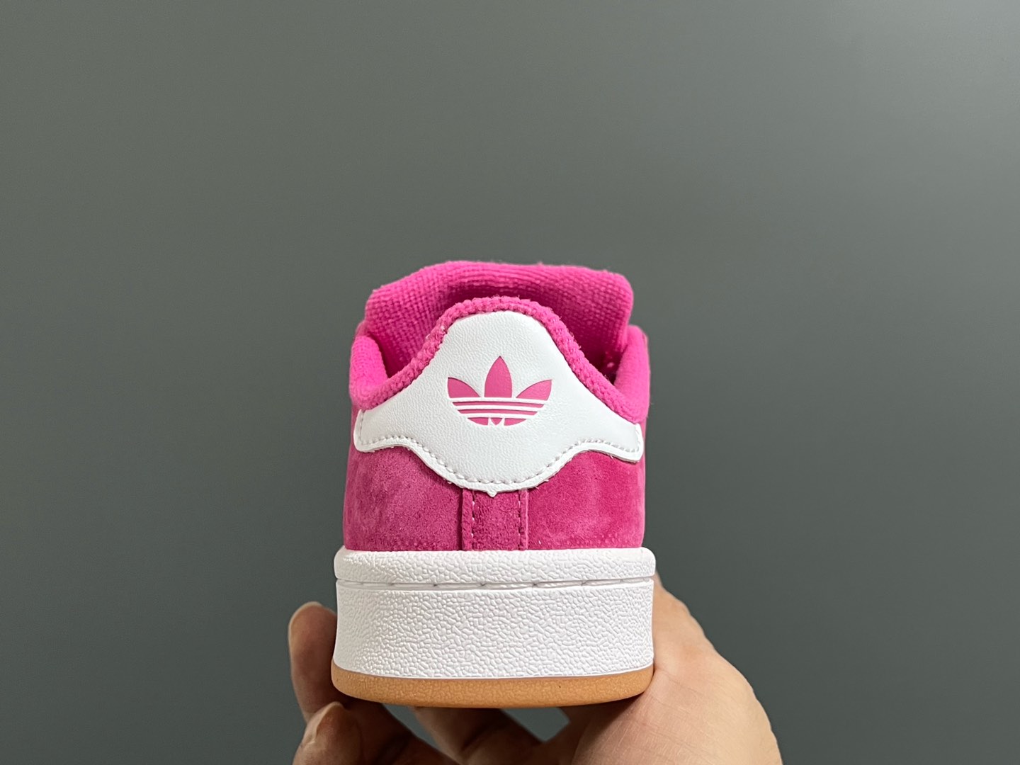 图片[7]-原单版 阿迪CAMPUS大小童儿童面包鞋 尺码：22-35码 经典CAMPUS面包鞋🆕 优质反毛皮，质感高级 大小童区分🆚，匠心打造❤️ 22-27码为魔术贴➕松紧带 28-35码为鞋带扣✔️ 橡胶耐磨防滑大底，脚感超赞👍🏻-选品中心