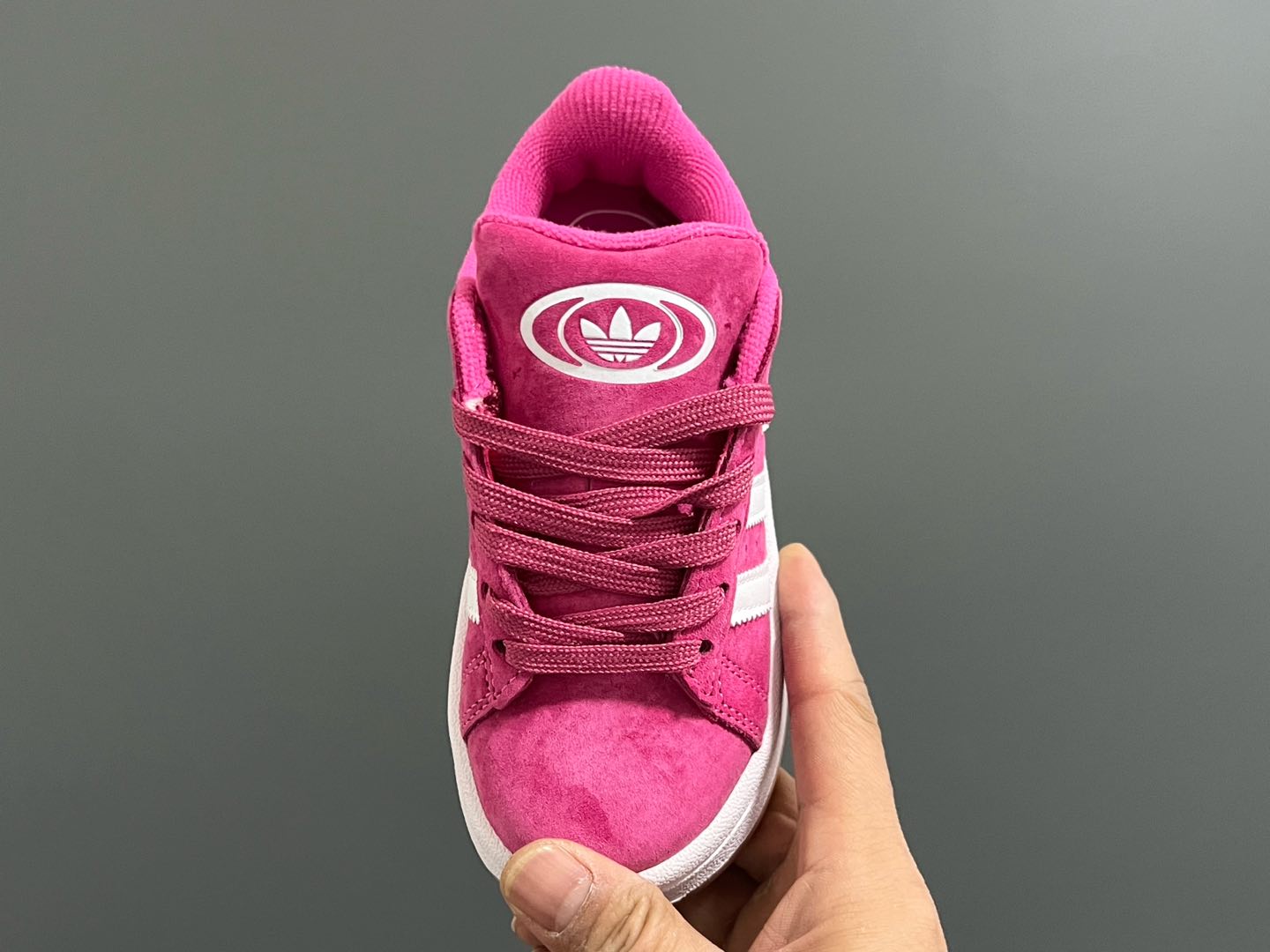 图片[8]-原单版 阿迪CAMPUS大小童儿童面包鞋 尺码：22-35码 经典CAMPUS面包鞋🆕 优质反毛皮，质感高级 大小童区分🆚，匠心打造❤️ 22-27码为魔术贴➕松紧带 28-35码为鞋带扣✔️ 橡胶耐磨防滑大底，脚感超赞👍🏻-选品中心