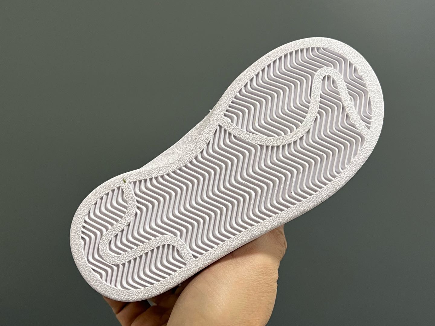 图片[5]-原单版 阿迪CAMPUS大小童儿童面包鞋 尺码：22-35码 经典CAMPUS面包鞋🆕 优质反毛皮，质感高级 大小童区分🆚，匠心打造❤️ 22-27码为魔术贴➕松紧带 28-35码为鞋带扣✔️ 橡胶耐磨防滑大底，脚感超赞👍🏻-选品中心