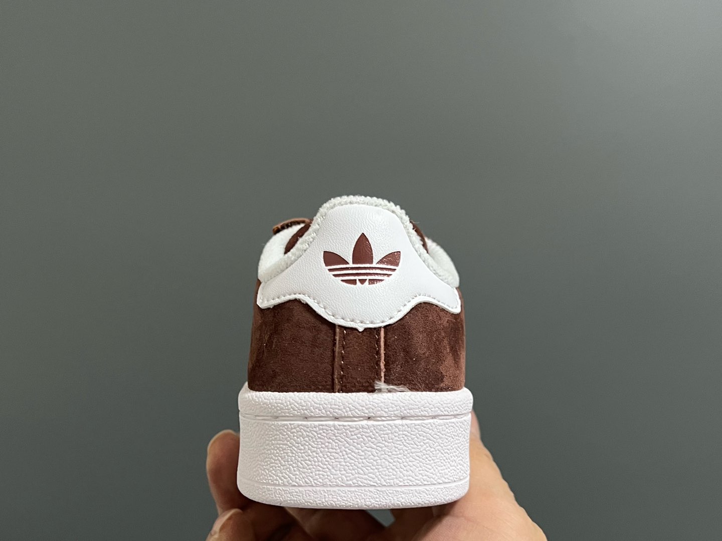 图片[7]-原单版 阿迪CAMPUS大小童儿童面包鞋 尺码：22-35码 经典CAMPUS面包鞋🆕 优质反毛皮，质感高级 大小童区分🆚，匠心打造❤️ 22-27码为魔术贴➕松紧带 28-35码为鞋带扣✔️ 橡胶耐磨防滑大底，脚感超赞👍🏻-选品中心