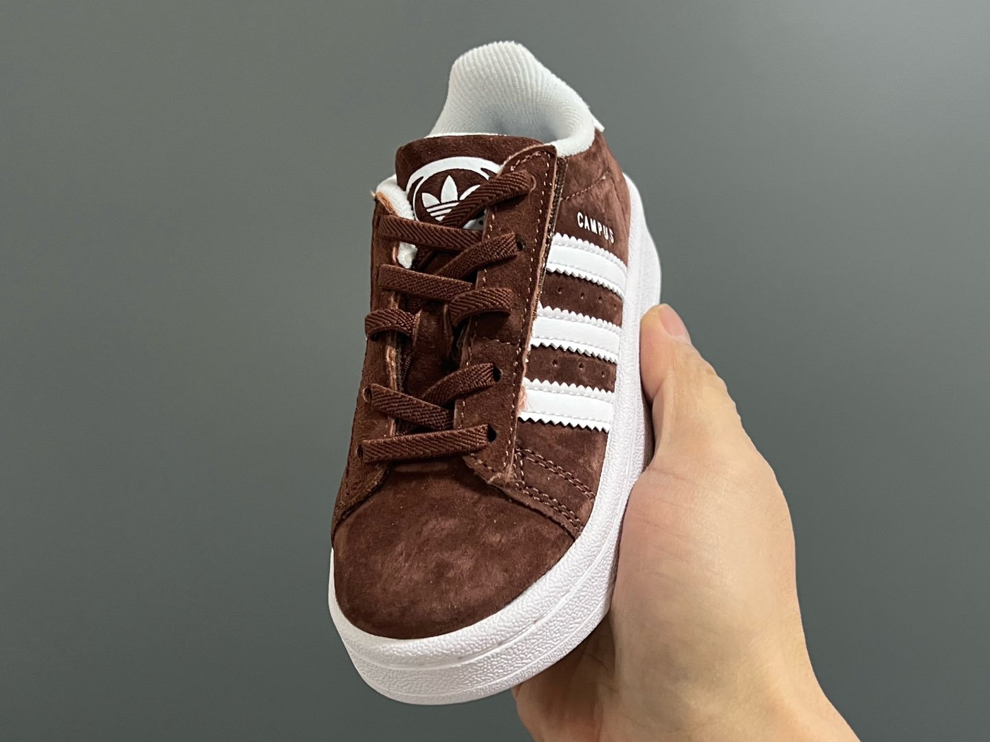 图片[3]-原单版 阿迪CAMPUS大小童儿童面包鞋 尺码：22-35码 经典CAMPUS面包鞋🆕 优质反毛皮，质感高级 大小童区分🆚，匠心打造❤️ 22-27码为魔术贴➕松紧带 28-35码为鞋带扣✔️ 橡胶耐磨防滑大底，脚感超赞👍🏻-选品中心