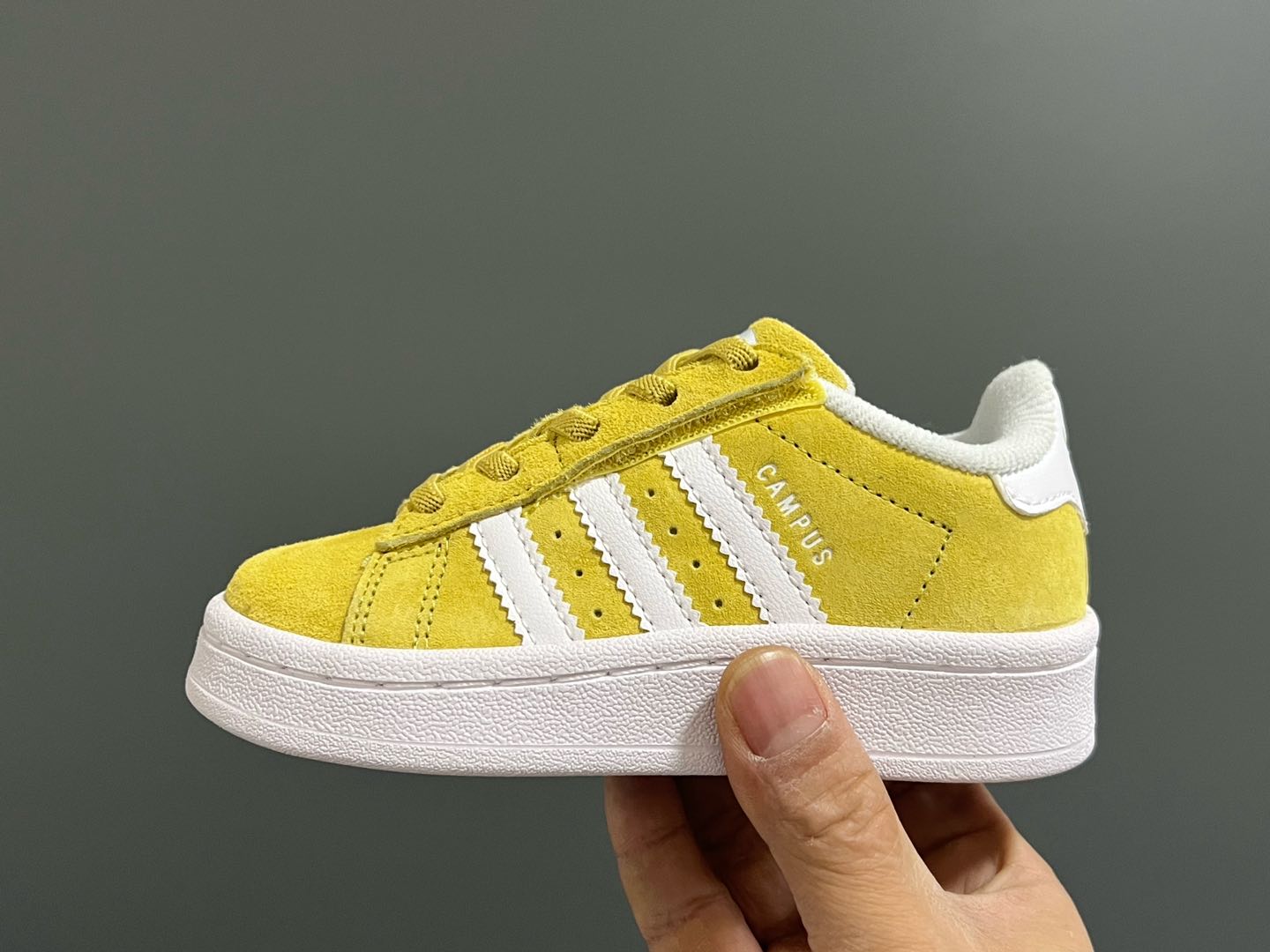 图片[4]-原单版 阿迪CAMPUS大小童儿童面包鞋 尺码：22-35码 经典CAMPUS面包鞋🆕 优质反毛皮，质感高级 大小童区分🆚，匠心打造❤️ 22-27码为魔术贴➕松紧带 28-35码为鞋带扣✔️ 橡胶耐磨防滑大底，脚感超赞👍🏻-选品中心