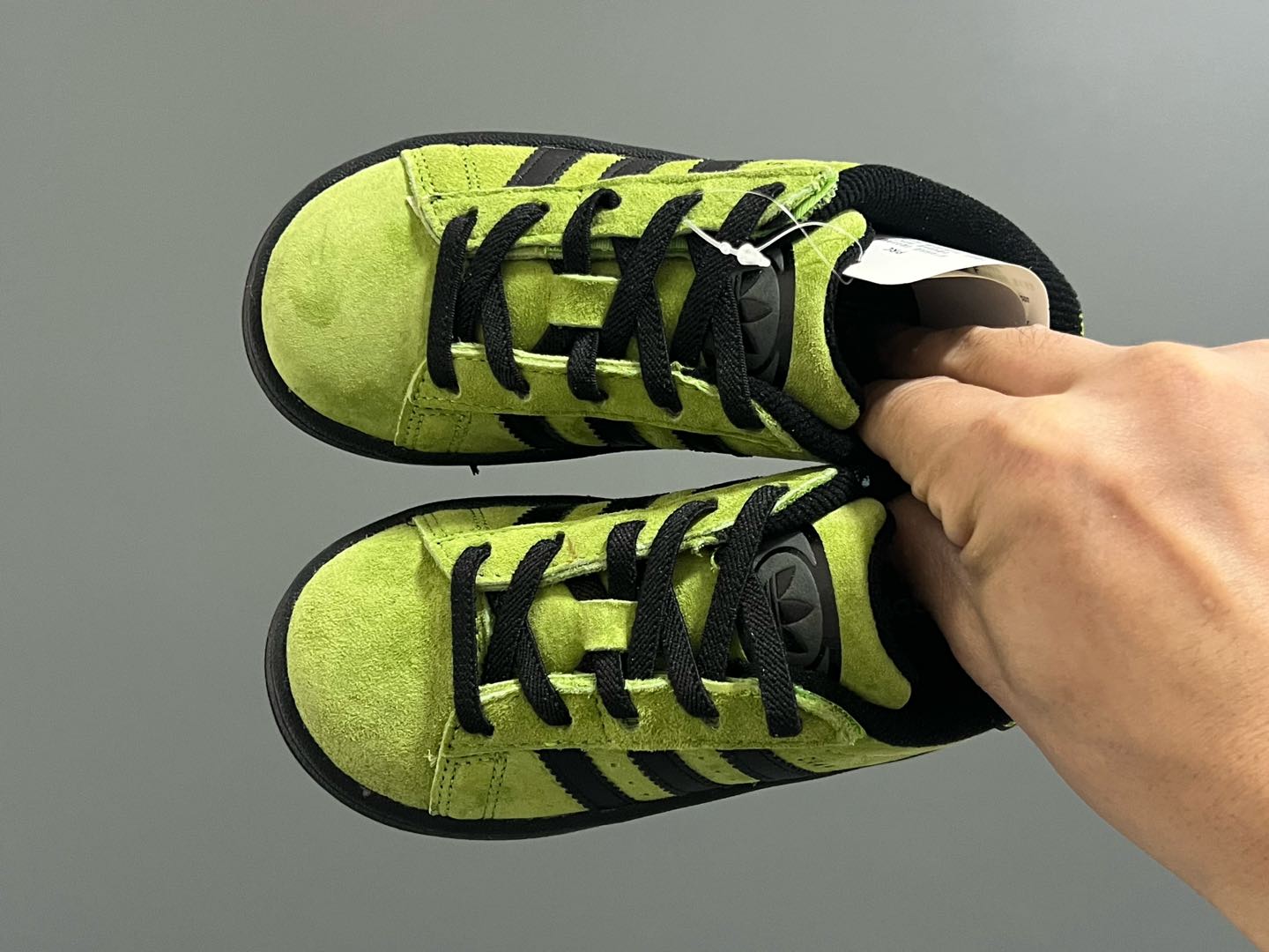 原单版 阿迪CAMPUS大小童儿童面包鞋 尺码:22-35码 经典CAMPUS面包鞋🆕 优质反毛皮,质感高级 大小童区分🆚,匠心打造❤️ 22-27码为魔术贴➕松紧带 28-35码为鞋带扣✔️ 橡胶耐磨防滑大底,脚感超赞👍🏻-选品中心