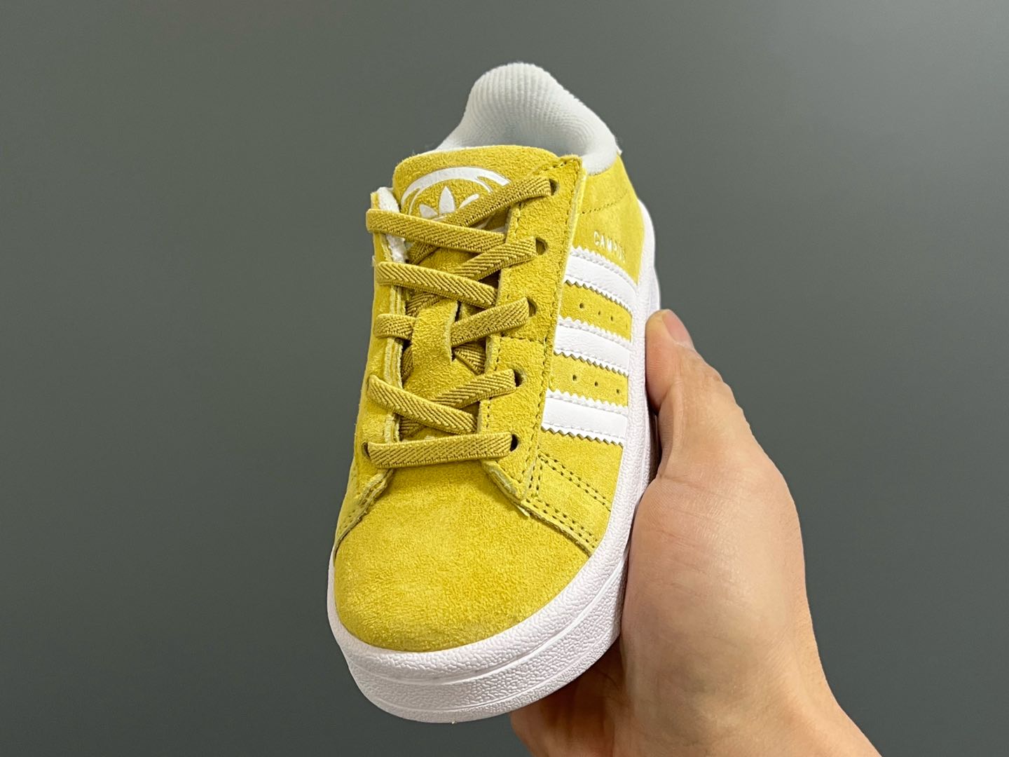 图片[3]-原单版 阿迪CAMPUS大小童儿童面包鞋 尺码：22-35码 经典CAMPUS面包鞋🆕 优质反毛皮，质感高级 大小童区分🆚，匠心打造❤️ 22-27码为魔术贴➕松紧带 28-35码为鞋带扣✔️ 橡胶耐磨防滑大底，脚感超赞👍🏻-选品中心