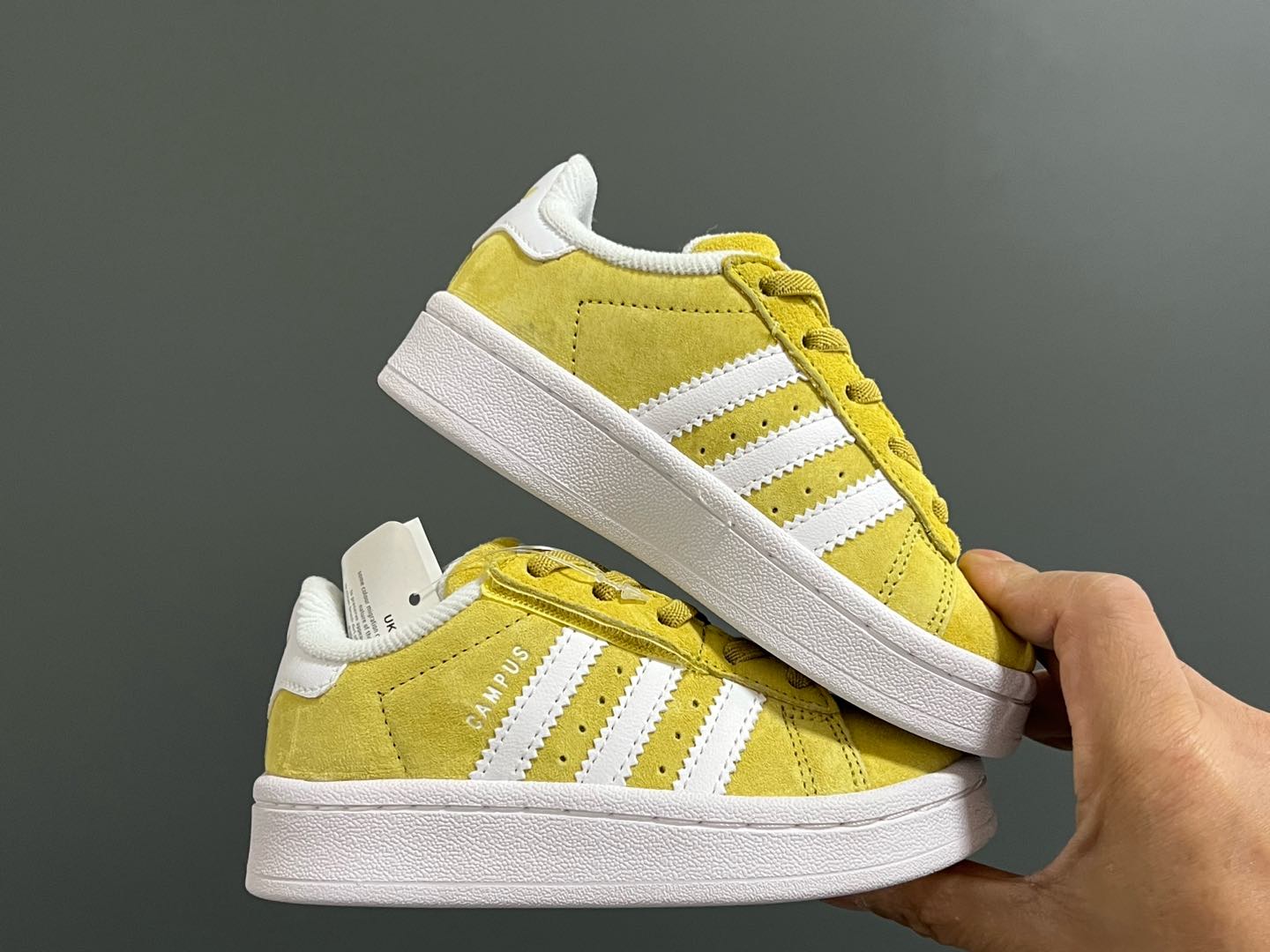 图片[9]-原单版 阿迪CAMPUS大小童儿童面包鞋 尺码：22-35码 经典CAMPUS面包鞋🆕 优质反毛皮，质感高级 大小童区分🆚，匠心打造❤️ 22-27码为魔术贴➕松紧带 28-35码为鞋带扣✔️ 橡胶耐磨防滑大底，脚感超赞👍🏻-选品中心