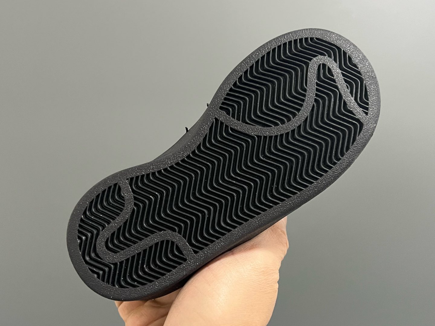 图片[5]-原单版 阿迪CAMPUS大小童儿童面包鞋 尺码：22-35码 经典CAMPUS面包鞋🆕 优质反毛皮，质感高级 大小童区分🆚，匠心打造❤️ 22-27码为魔术贴➕松紧带 28-35码为鞋带扣✔️ 橡胶耐磨防滑大底，脚感超赞👍🏻-选品中心