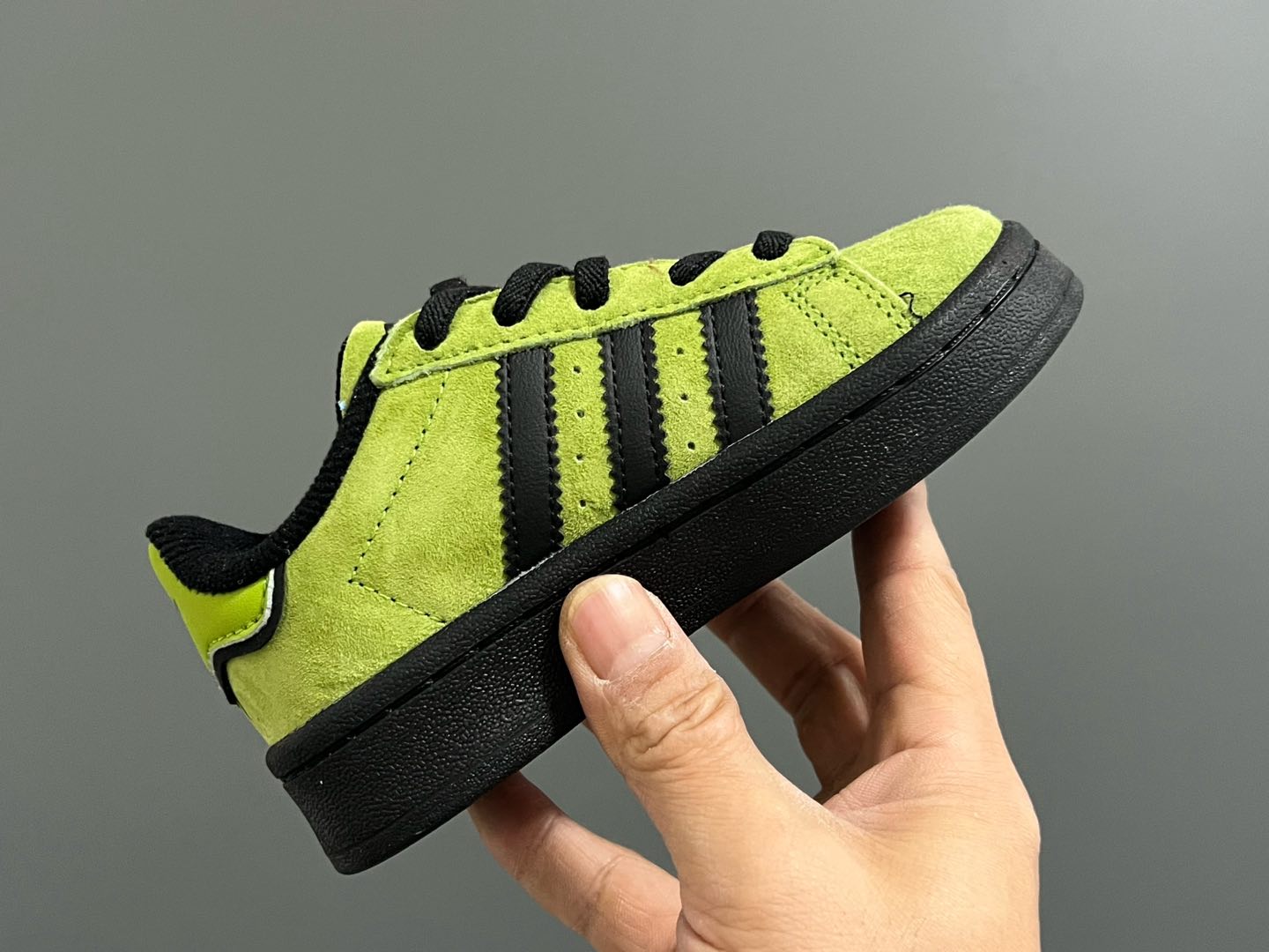 图片[6]-原单版 阿迪CAMPUS大小童儿童面包鞋 尺码：22-35码 经典CAMPUS面包鞋🆕 优质反毛皮，质感高级 大小童区分🆚，匠心打造❤️ 22-27码为魔术贴➕松紧带 28-35码为鞋带扣✔️ 橡胶耐磨防滑大底，脚感超赞👍🏻-选品中心