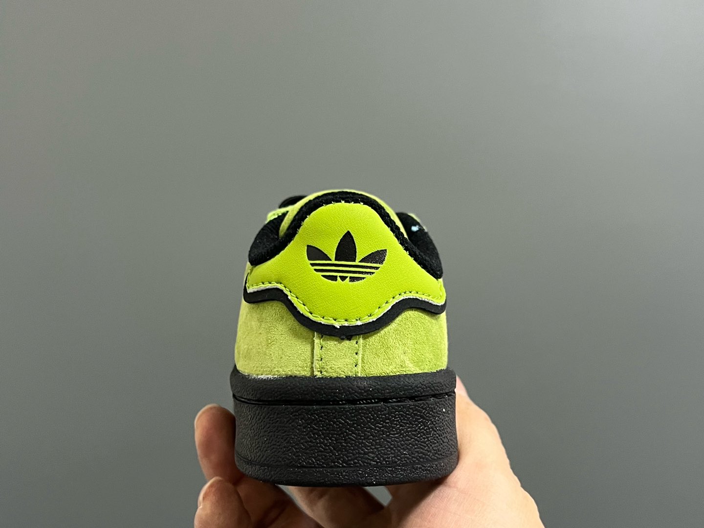 图片[7]-原单版 阿迪CAMPUS大小童儿童面包鞋 尺码：22-35码 经典CAMPUS面包鞋🆕 优质反毛皮，质感高级 大小童区分🆚，匠心打造❤️ 22-27码为魔术贴➕松紧带 28-35码为鞋带扣✔️ 橡胶耐磨防滑大底，脚感超赞👍🏻-选品中心