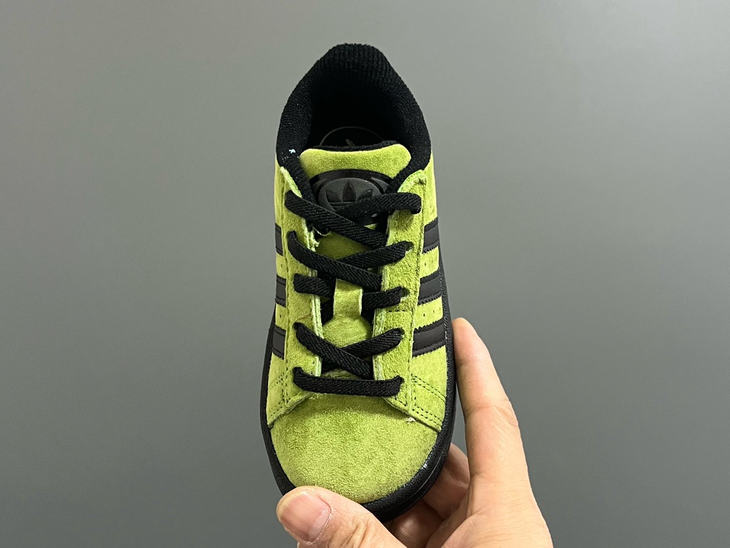 图片[8]-原单版 阿迪CAMPUS大小童儿童面包鞋 尺码：22-35码 经典CAMPUS面包鞋🆕 优质反毛皮，质感高级 大小童区分🆚，匠心打造❤️ 22-27码为魔术贴➕松紧带 28-35码为鞋带扣✔️ 橡胶耐磨防滑大底，脚感超赞👍🏻-选品中心