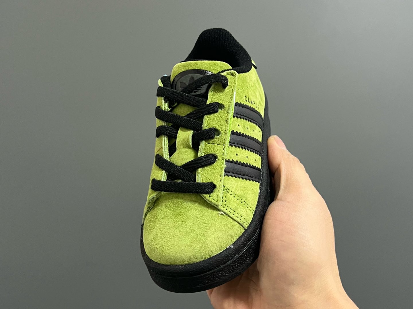 图片[3]-原单版 阿迪CAMPUS大小童儿童面包鞋 尺码：22-35码 经典CAMPUS面包鞋🆕 优质反毛皮，质感高级 大小童区分🆚，匠心打造❤️ 22-27码为魔术贴➕松紧带 28-35码为鞋带扣✔️ 橡胶耐磨防滑大底，脚感超赞👍🏻-选品中心