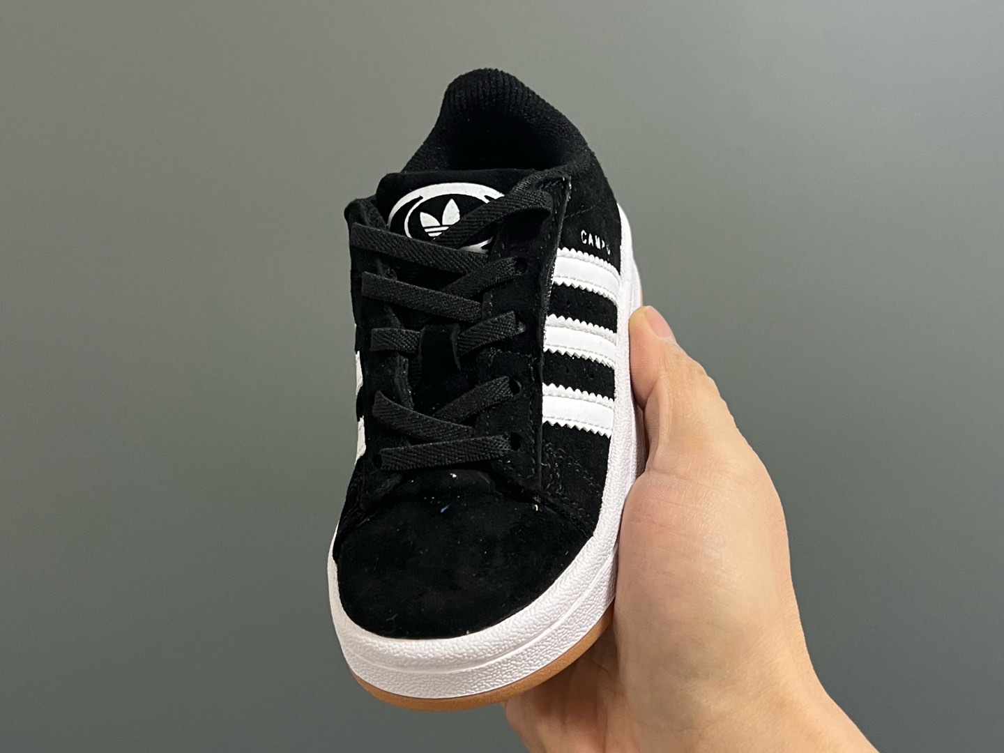 图片[3]-原单版 阿迪CAMPUS大小童儿童面包鞋 尺码：22-35码 经典CAMPUS面包鞋🆕 优质反毛皮，质感高级 大小童区分🆚，匠心打造❤️ 22-27码为魔术贴➕松紧带 28-35码为鞋带扣✔️ 橡胶耐磨防滑大底，脚感超赞👍🏻-选品中心