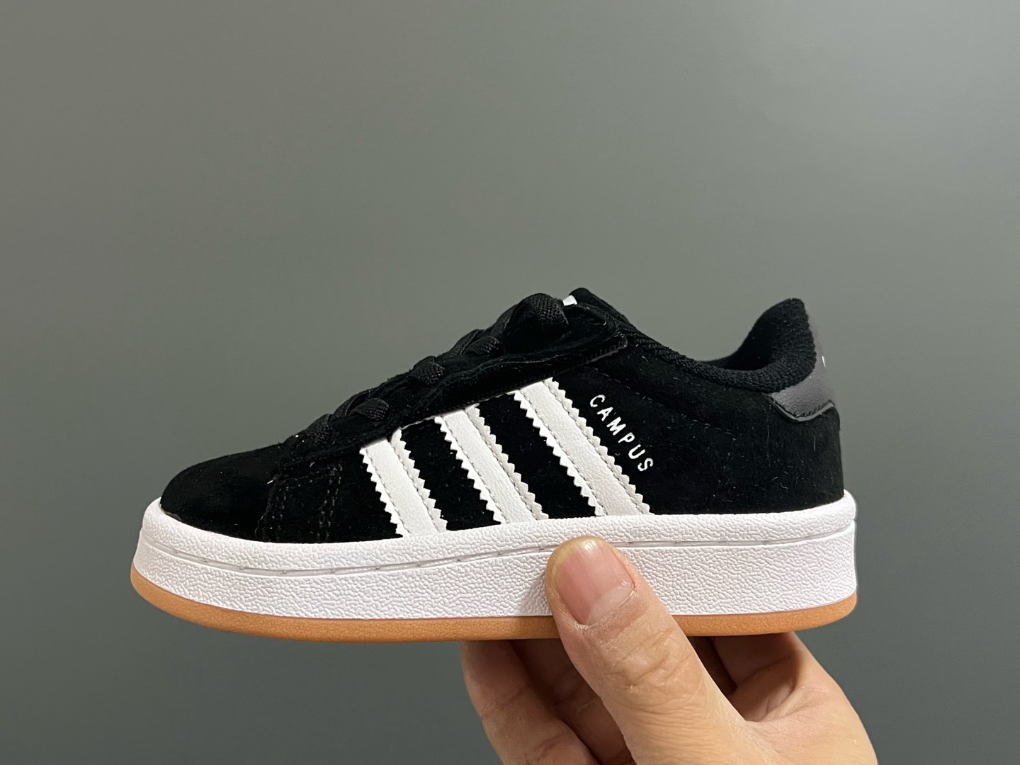 图片[4]-原单版 阿迪CAMPUS大小童儿童面包鞋 尺码：22-35码 经典CAMPUS面包鞋🆕 优质反毛皮，质感高级 大小童区分🆚，匠心打造❤️ 22-27码为魔术贴➕松紧带 28-35码为鞋带扣✔️ 橡胶耐磨防滑大底，脚感超赞👍🏻-选品中心