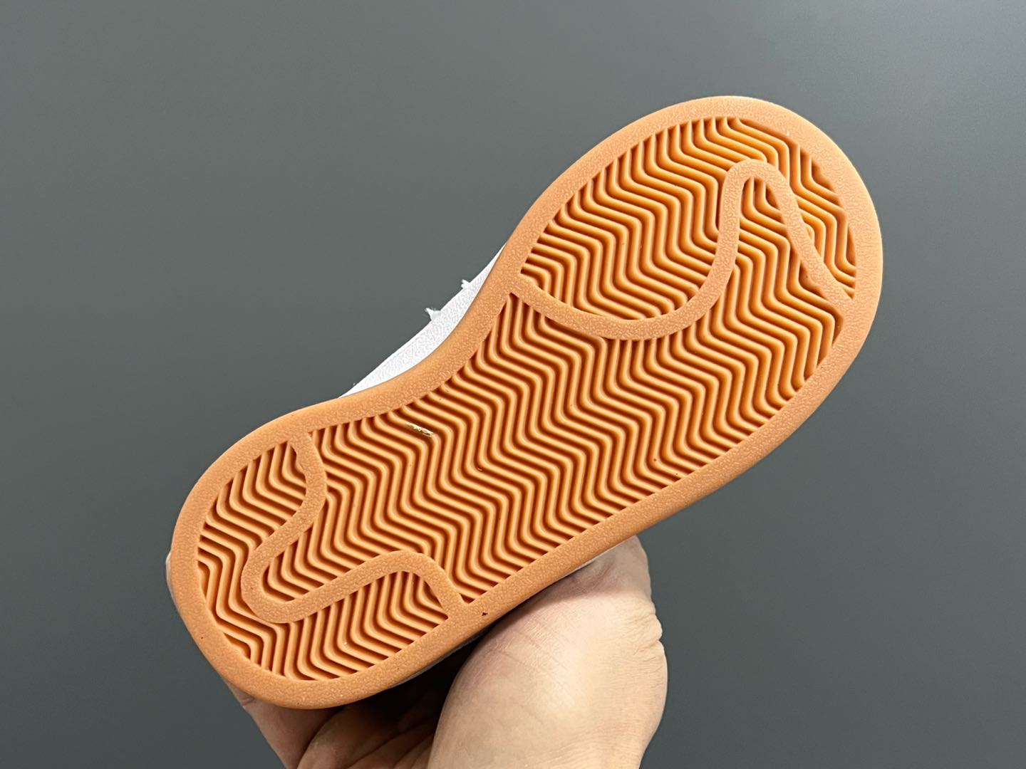 图片[5]-原单版 阿迪CAMPUS大小童儿童面包鞋 尺码：22-35码 经典CAMPUS面包鞋🆕 优质反毛皮，质感高级 大小童区分🆚，匠心打造❤️ 22-27码为魔术贴➕松紧带 28-35码为鞋带扣✔️ 橡胶耐磨防滑大底，脚感超赞👍🏻-选品中心