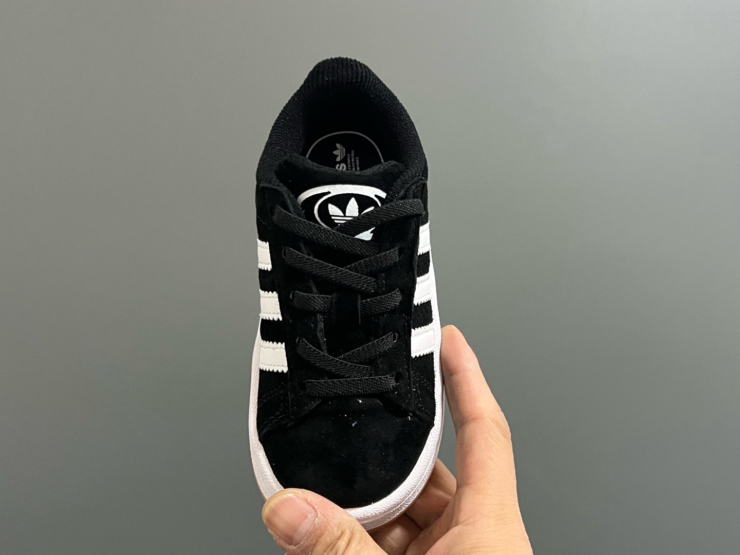 图片[8]-原单版 阿迪CAMPUS大小童儿童面包鞋 尺码：22-35码 经典CAMPUS面包鞋🆕 优质反毛皮，质感高级 大小童区分🆚，匠心打造❤️ 22-27码为魔术贴➕松紧带 28-35码为鞋带扣✔️ 橡胶耐磨防滑大底，脚感超赞👍🏻-选品中心