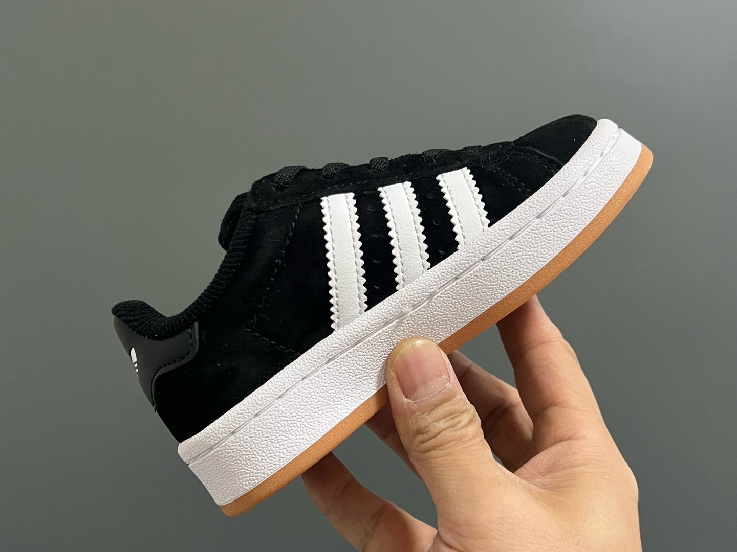 图片[6]-原单版 阿迪CAMPUS大小童儿童面包鞋 尺码：22-35码 经典CAMPUS面包鞋🆕 优质反毛皮，质感高级 大小童区分🆚，匠心打造❤️ 22-27码为魔术贴➕松紧带 28-35码为鞋带扣✔️ 橡胶耐磨防滑大底，脚感超赞👍🏻-选品中心