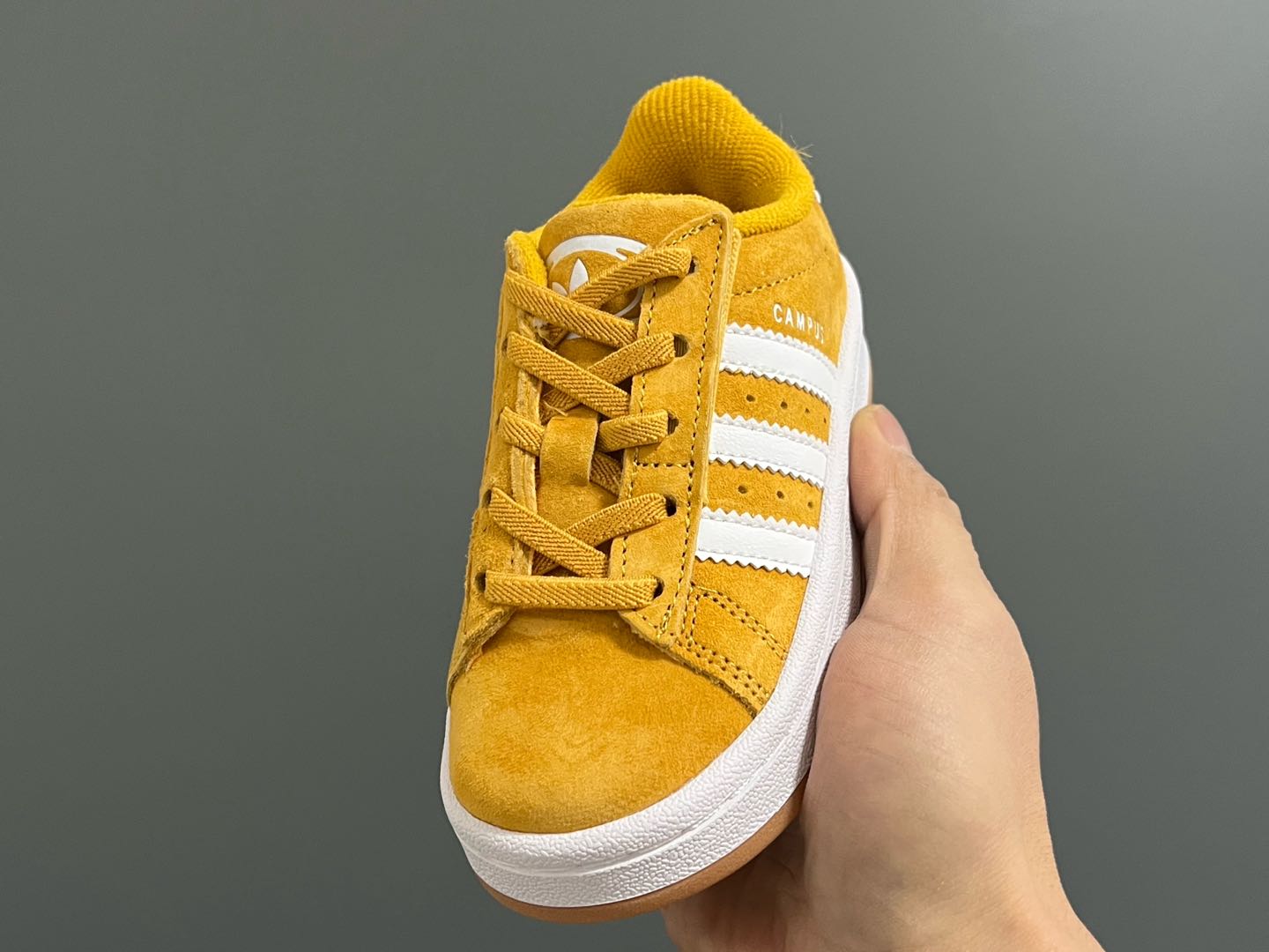 图片[3]-‼️‼️‼️ 原单版A家CAMPU*大小童儿童面包鞋 尺码：22-35码 经典CAMPUS面包鞋🆕 优质反毛皮，质感高级‼️ 大小童区分🆚，匠心打造❤️ 22-27码为魔术贴➕松紧带 28-35码为鞋带扣✔️ 橡胶耐磨防滑大底，脚感超赞👍🏻-选品中心