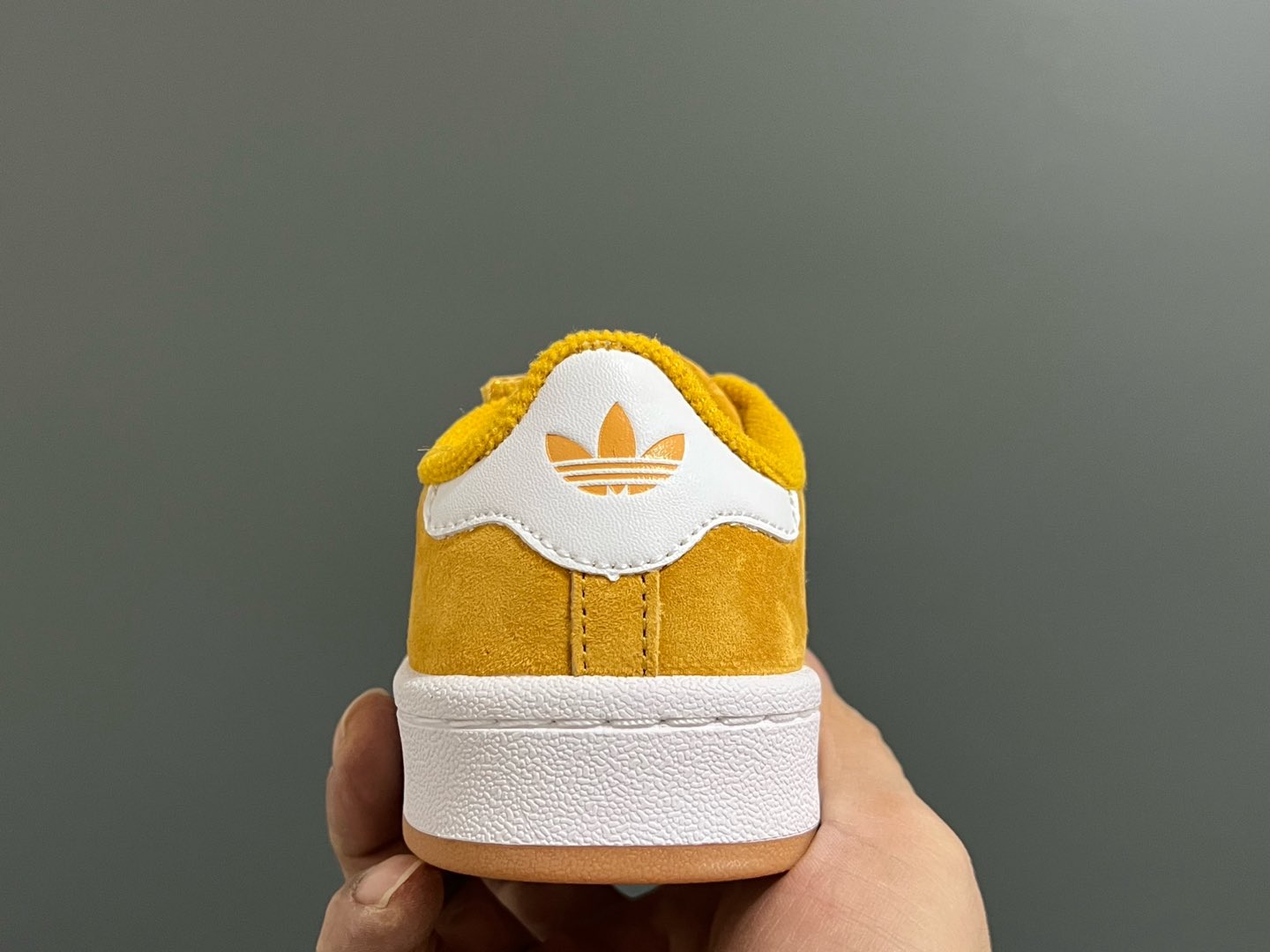 图片[7]-‼️‼️‼️ 原单版A家CAMPU*大小童儿童面包鞋 尺码：22-35码 经典CAMPUS面包鞋🆕 优质反毛皮，质感高级‼️ 大小童区分🆚，匠心打造❤️ 22-27码为魔术贴➕松紧带 28-35码为鞋带扣✔️ 橡胶耐磨防滑大底，脚感超赞👍🏻-选品中心